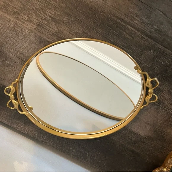 Bow Mirrored Tray - Bullseye's
Playground™ - Picture 3 of 4